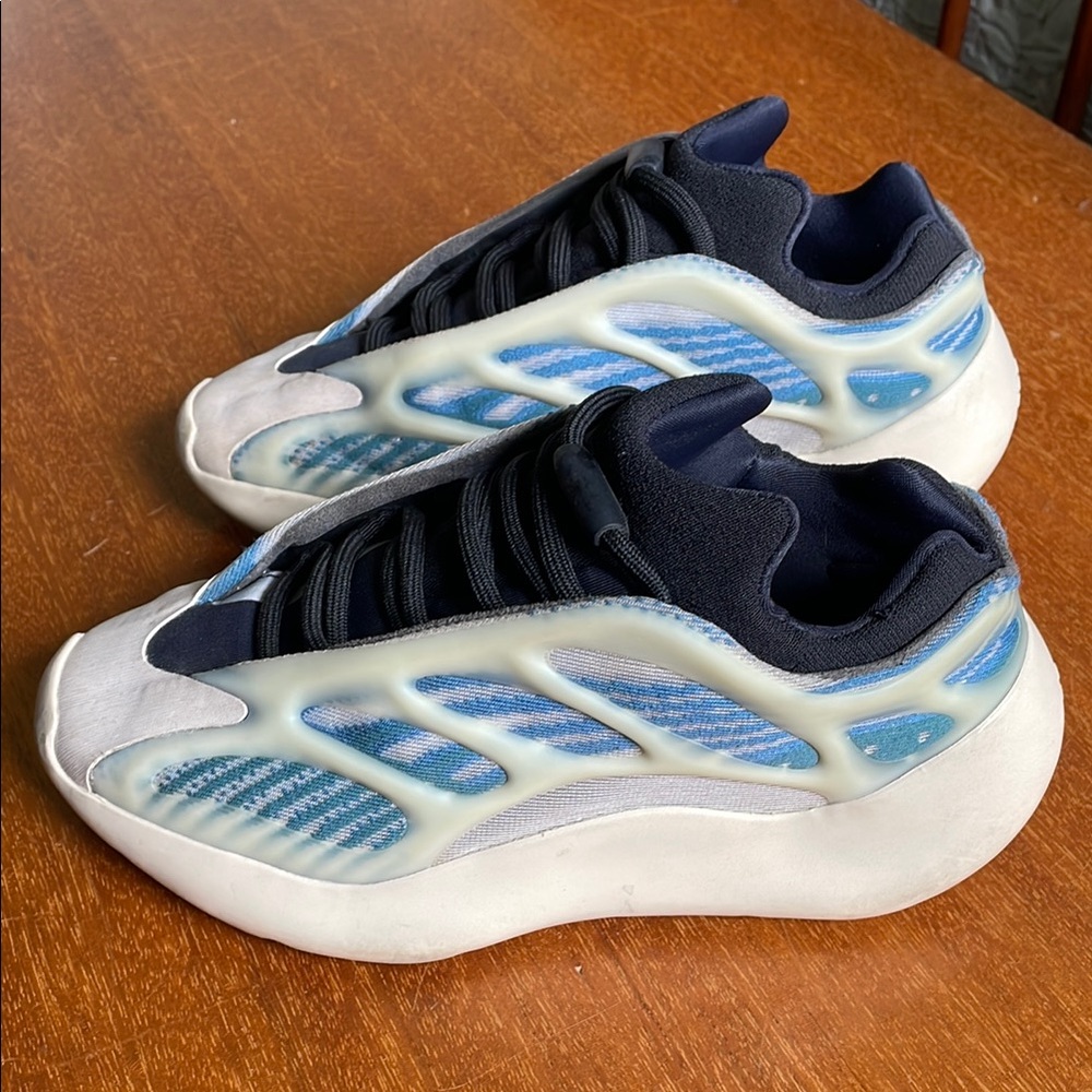 Yeezy 700 V3 ‘Kyanite’ Size 4.5